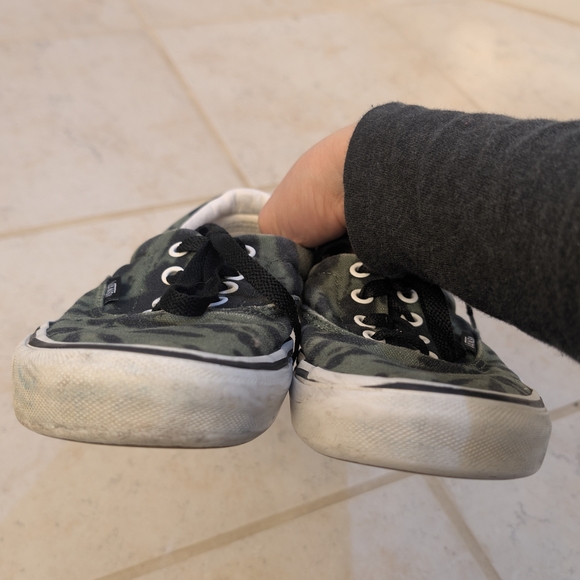 Vans olive Green and Black Tie-Dye Sneakers Woman's Size 7.5 - Picture 2 of 9